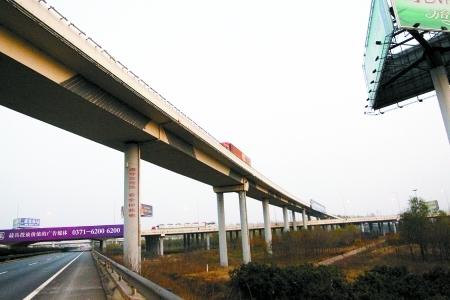 河南高速首臺入口稱重地磅在盧店收費(fèi)站投用